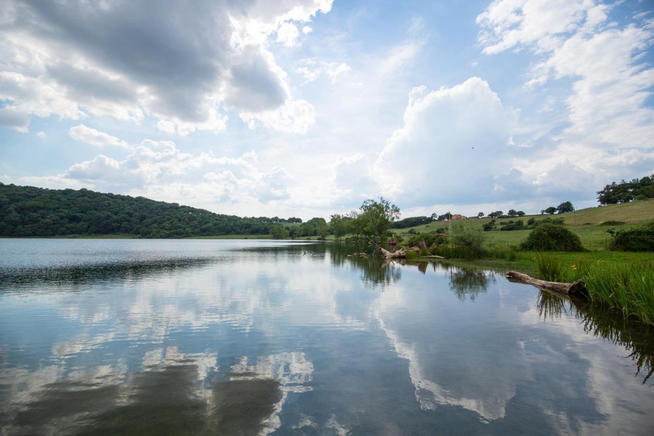 Agriturismo Lago Di Mezzano Valentano Exterior foto
